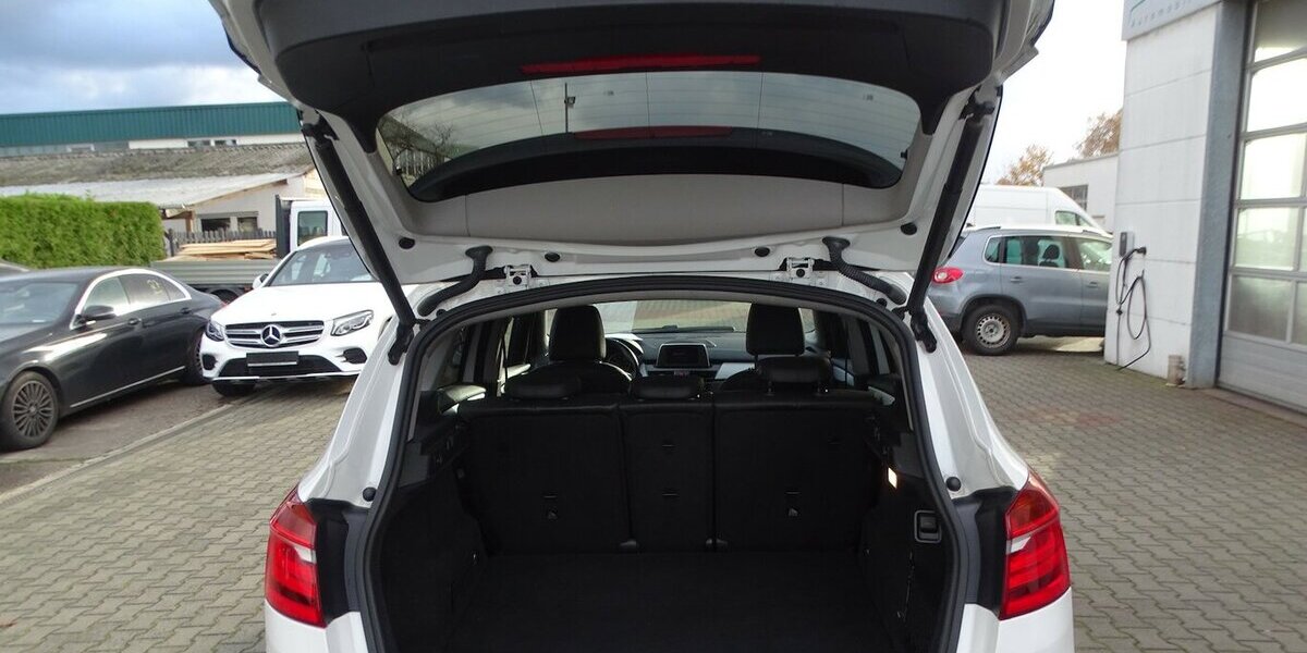 BMW 218 Active Tourer d Panoramadach, Leder, LED Schei 114.982 km 14.990 &euro; Rodgau 63110