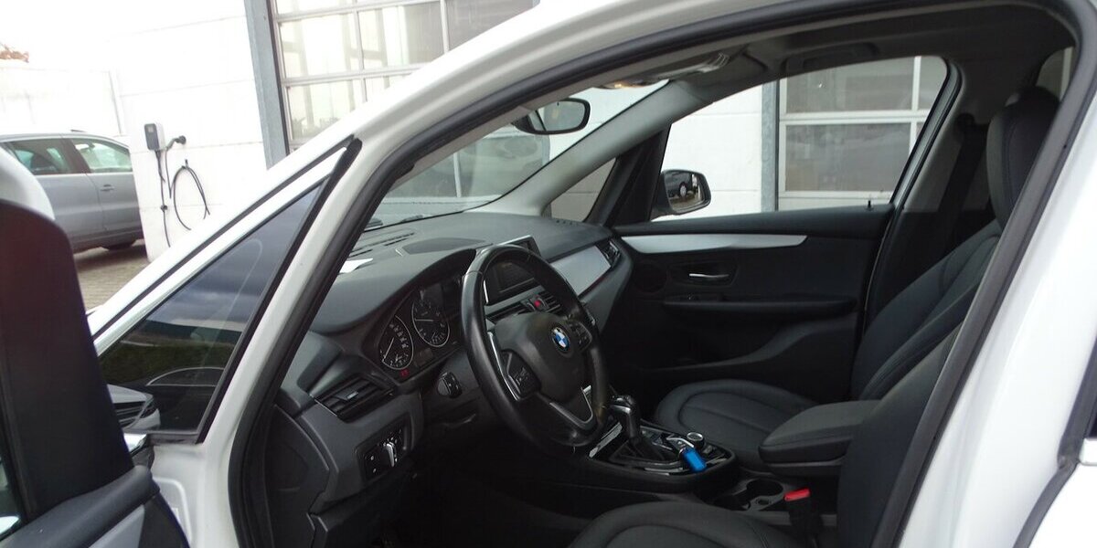 BMW 218 Active Tourer d Panoramadach, Leder, LED Schei 114.982 km 14.990 &euro; Rodgau 63110