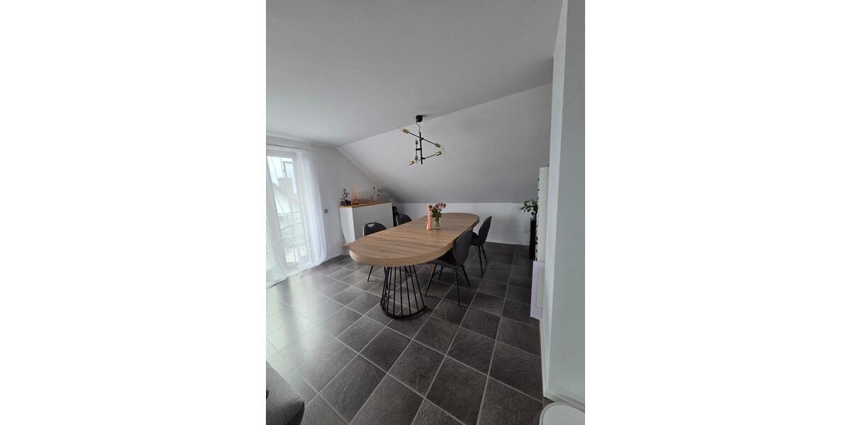 Dachgeschoßwohnung Großkrotzenburg - 3.5 Zimmer, 93 m&sup2;, 1.290&euro; | Angebot:26326787