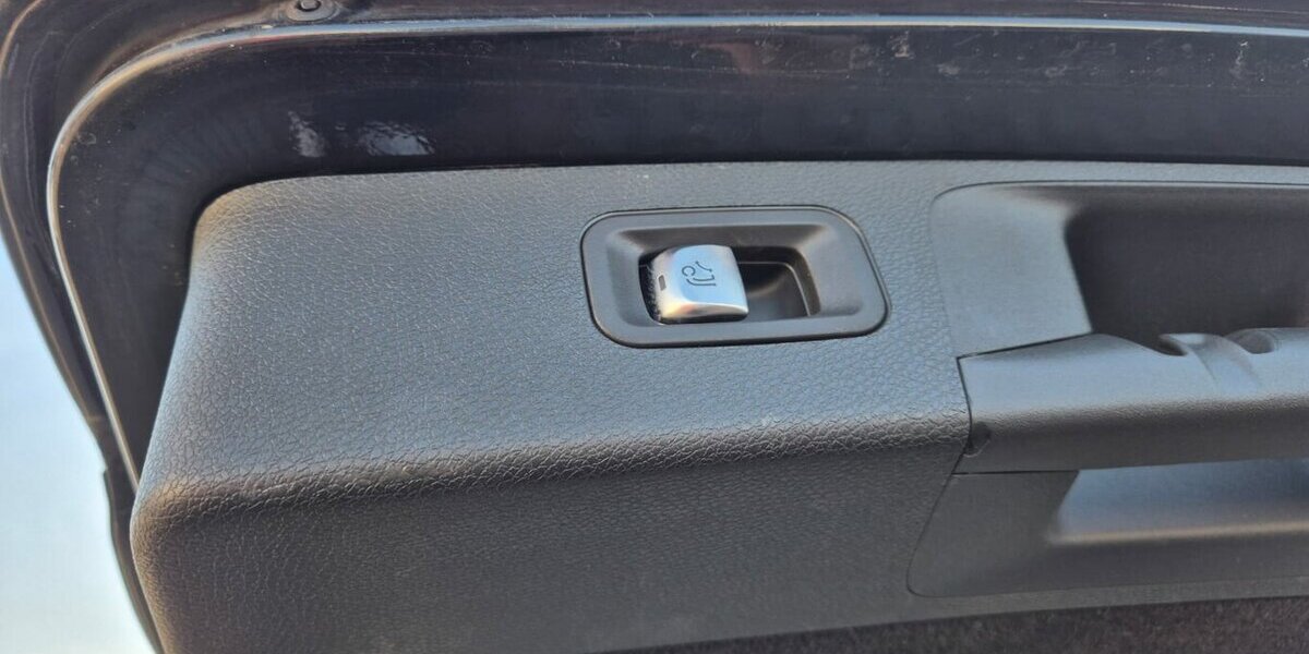 Mercedes-Benz E 400 d T 4M Standheizung, Rückfahrkamera, AHK, Co 200.000 km 19.490 &euro; Rodgau 63110