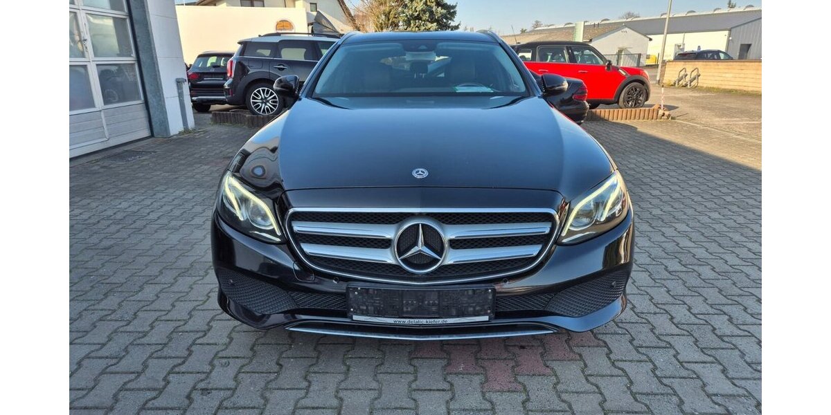 Mercedes-Benz E 400 d T 4M Standheizung, Rückfahrkamera, AHK, Co 200.000 km 19.490 &euro; Rodgau 63110