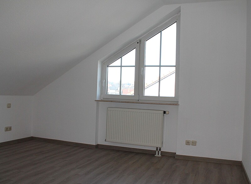 Johannesberg bei Aschaffenburg (Südhang): 2 ZKB mit Balkon zu vermieten - Dachgeschoßwohnung Johannesberg | Angebot:27079425