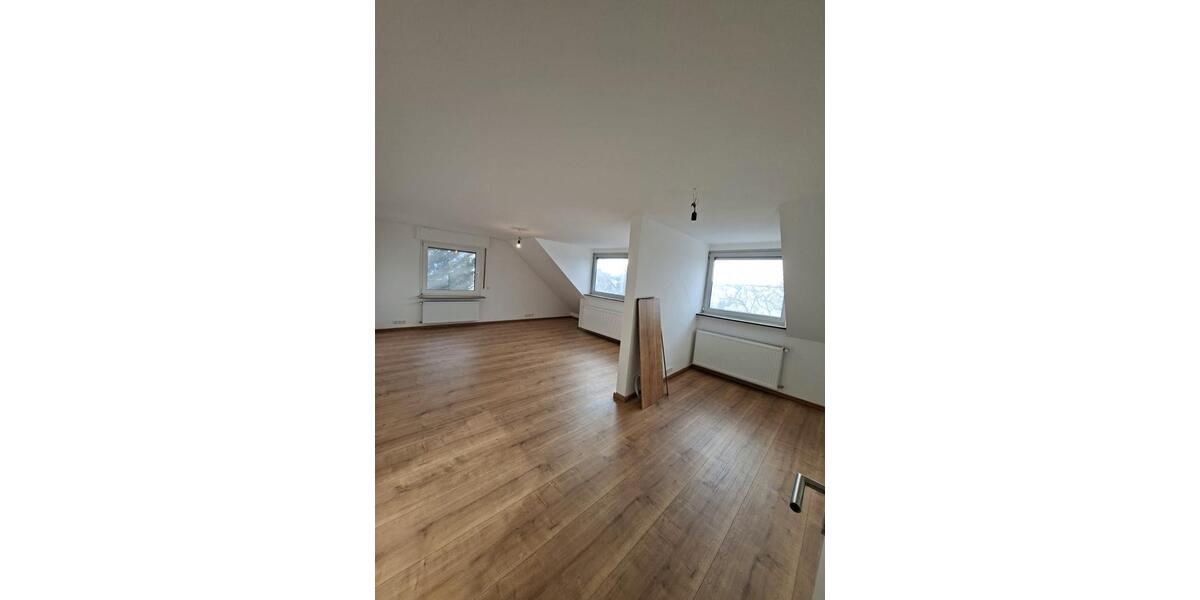 Dachgeschoßwohnung Hanau Groß-Steinheim - 4 Zimmer, 113 m&sup2;, 950&euro; | Angebot:26213449