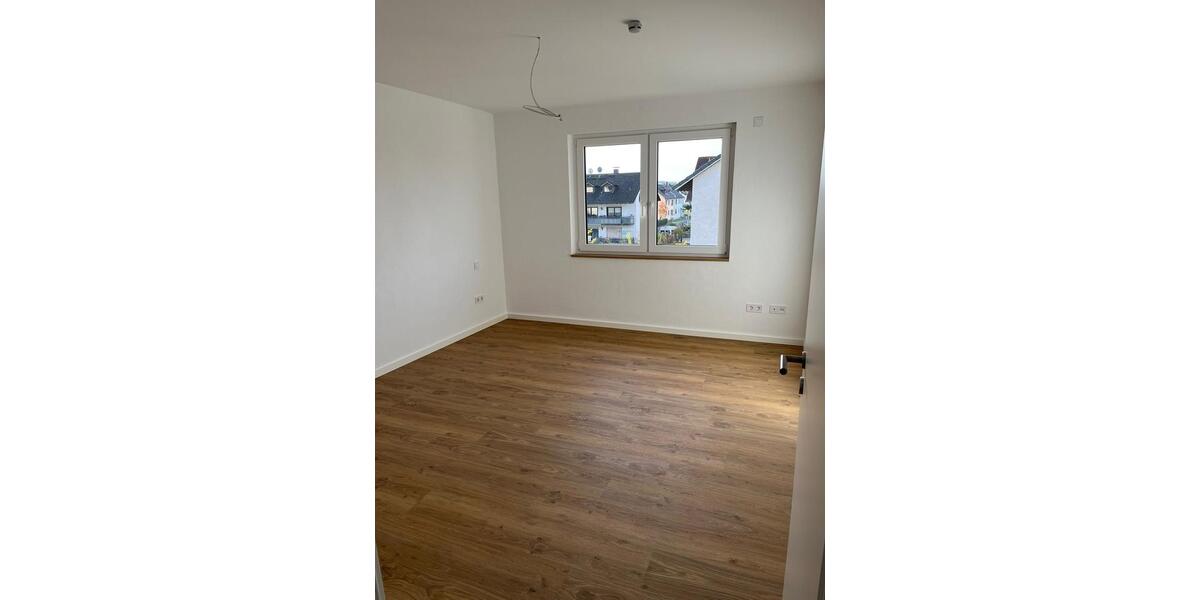Etagenwohnung Kleinwallstadt - 3 Zimmer, 85 m&sup2;, 850&euro; | Angebot:26040559