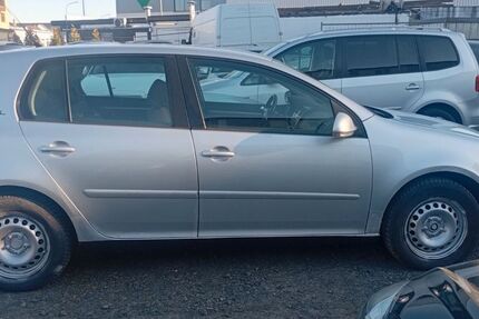 VW Golf 280.000 km 1.250 &euro; Hanau 63452