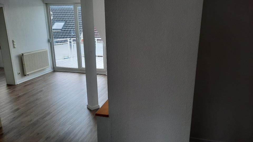 Dachgeschoßwohnung Erlenbach am Main - 3 Zimmer, 72 m&sup2;, 850&euro; | Angebot:25642023