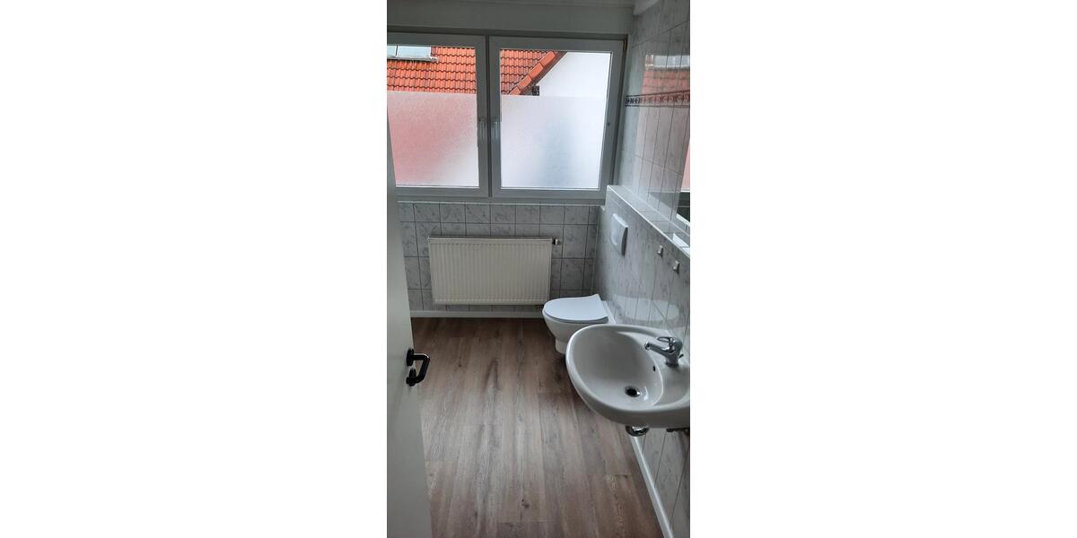 Dachgeschoßwohnung Erlenbach am Main - 3 Zimmer, 72 m&sup2;, 850&euro; | Angebot:25642023