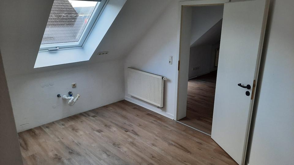 Dachgeschoßwohnung Erlenbach am Main - 3 Zimmer, 72 m&sup2;, 850&euro; | Angebot:25642023