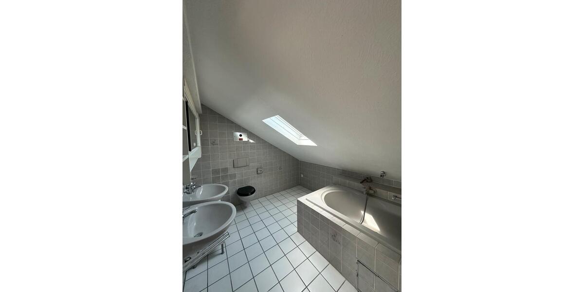 Dachgeschoßwohnung Hanau Groß-Steinheim - 2.5 Zimmer, 50 m&sup2;, 690&euro; | Angebot:26317162