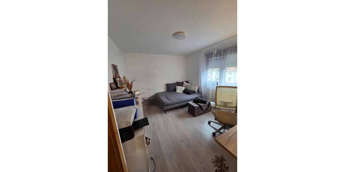 Dachgeschoßwohnung Großkrotzenburg - 3.5 Zimmer, 93 m&sup2;, 1.290&euro; | Angebot:26326787