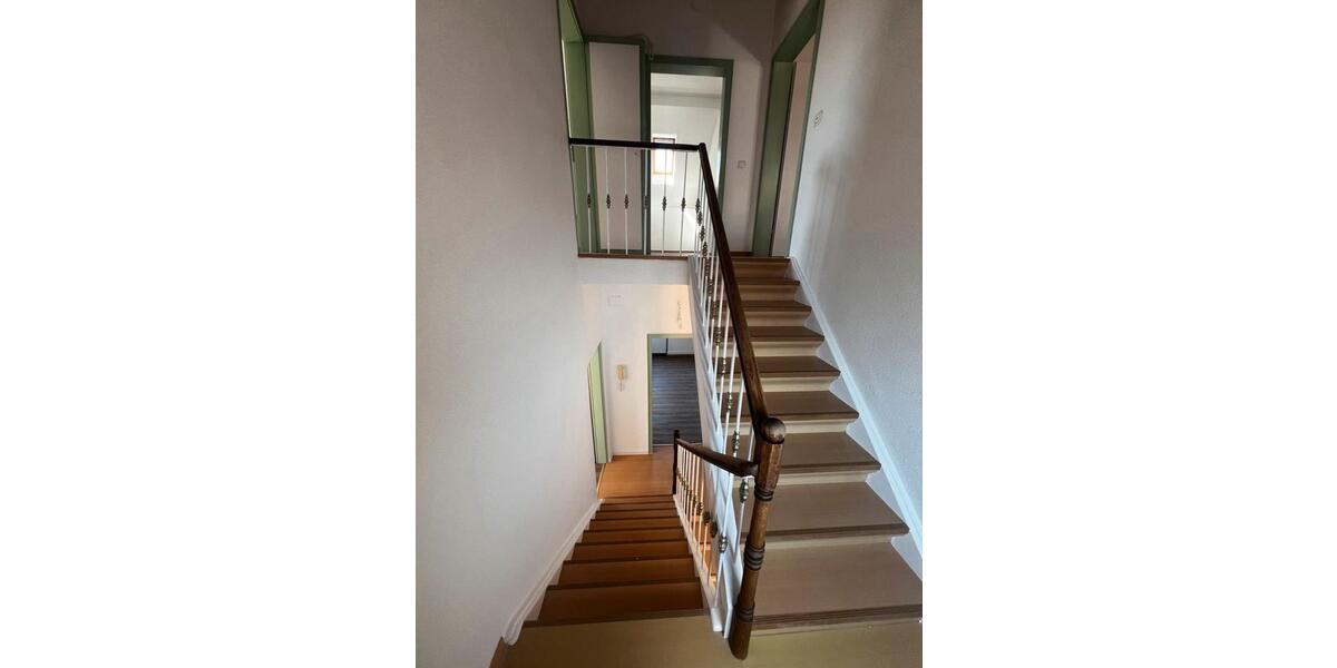 Einfamilienhaus Münster (Hessen) - 9 Zimmer, 195 m&sup2;, 2.175&euro; | Angebot:26591385