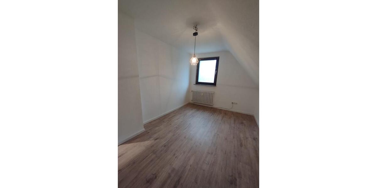 Dachgeschoßwohnung Krombach - 4.5 Zimmer, 94 m&sup2;, 1.010&euro; | Angebot:25951771