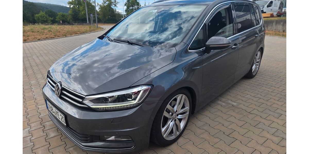 VW Touran 124.500 km 17.400 &euro; Freudenberg 97896