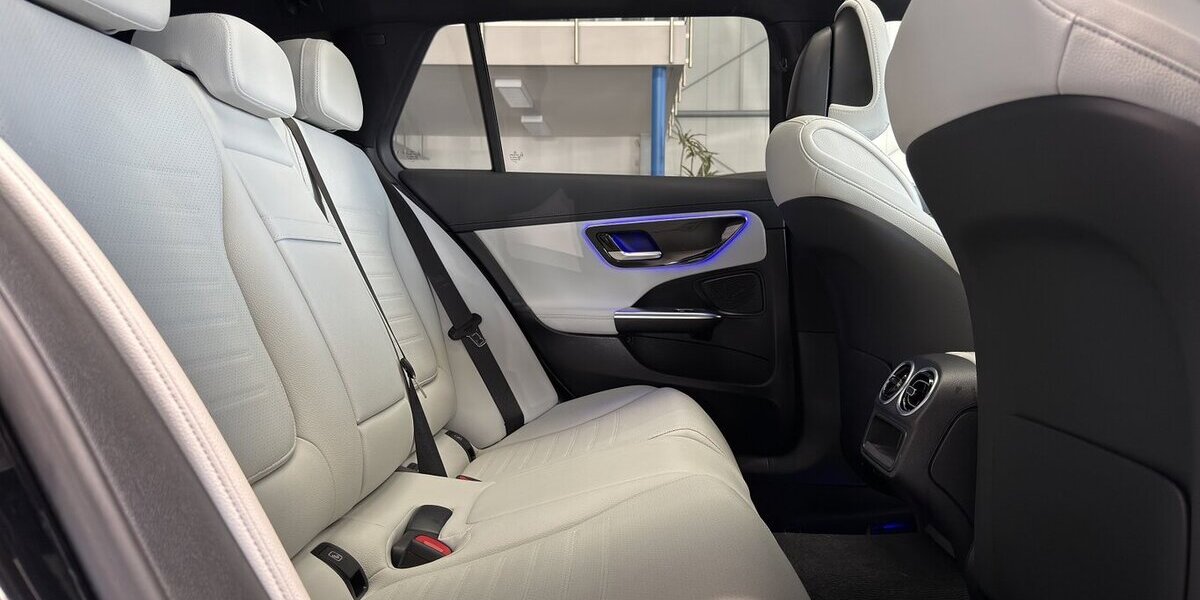 Mercedes-Benz C 300 T e AMG DISTRONIC-PANORAMA-AHK-DC LADEN-18 28.431 km 46.998 &euro; Groß-Umstadt 64823