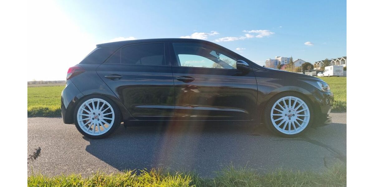 Hyundai i20 45.560 km 14.300 &euro; Rodgau 63110