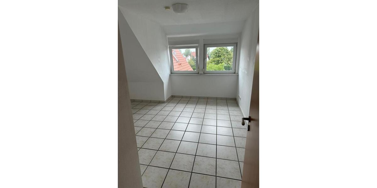 Dachgeschoßwohnung Münster (Hessen) - 4 Zimmer, 100 m&sup2;, 990&euro; | Angebot:25805957