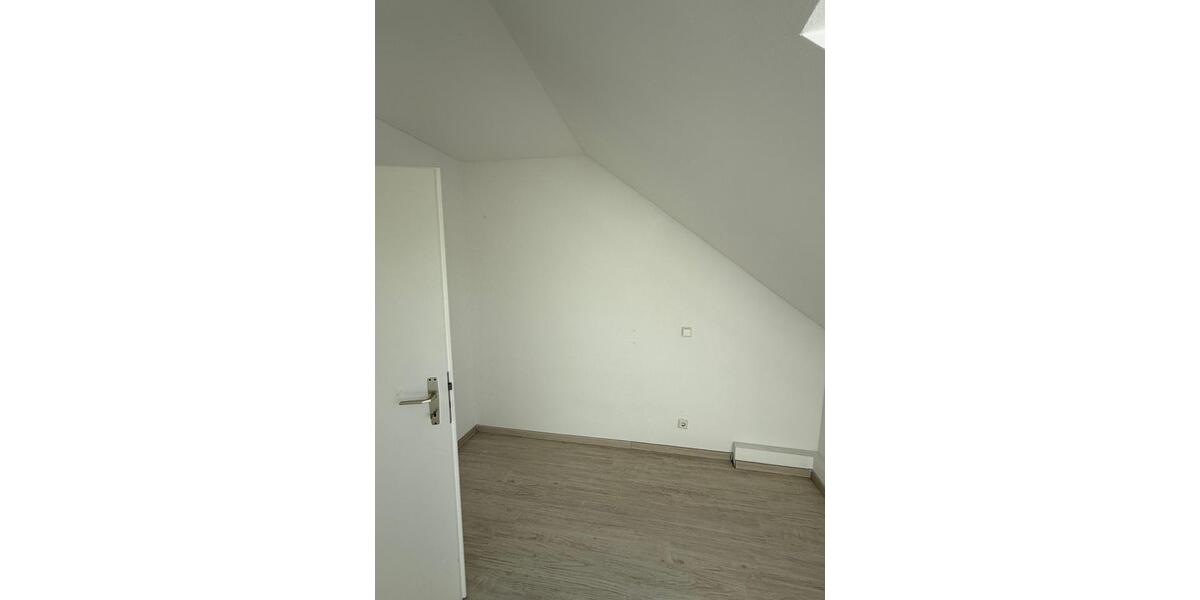 Dachgeschoßwohnung Freigericht - 3.5 Zimmer, 111 m&sup2;, 1.100&euro; | Angebot:25853896