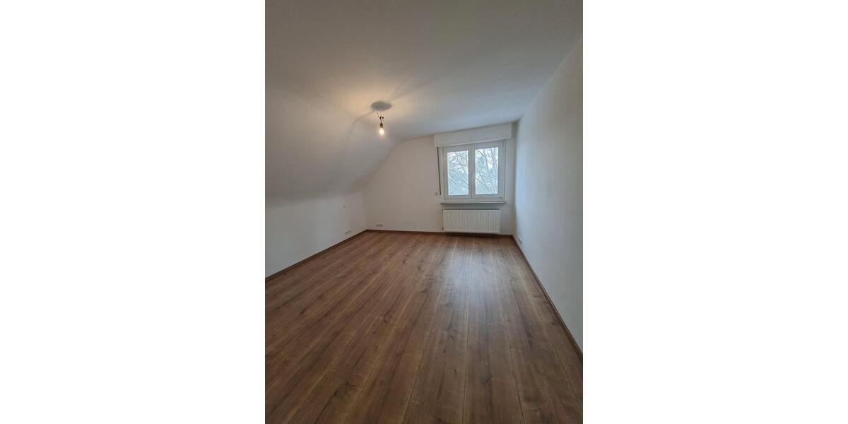 Dachgeschoßwohnung Hanau Groß-Steinheim - 4 Zimmer, 113 m&sup2;, 950&euro; | Angebot:26213449