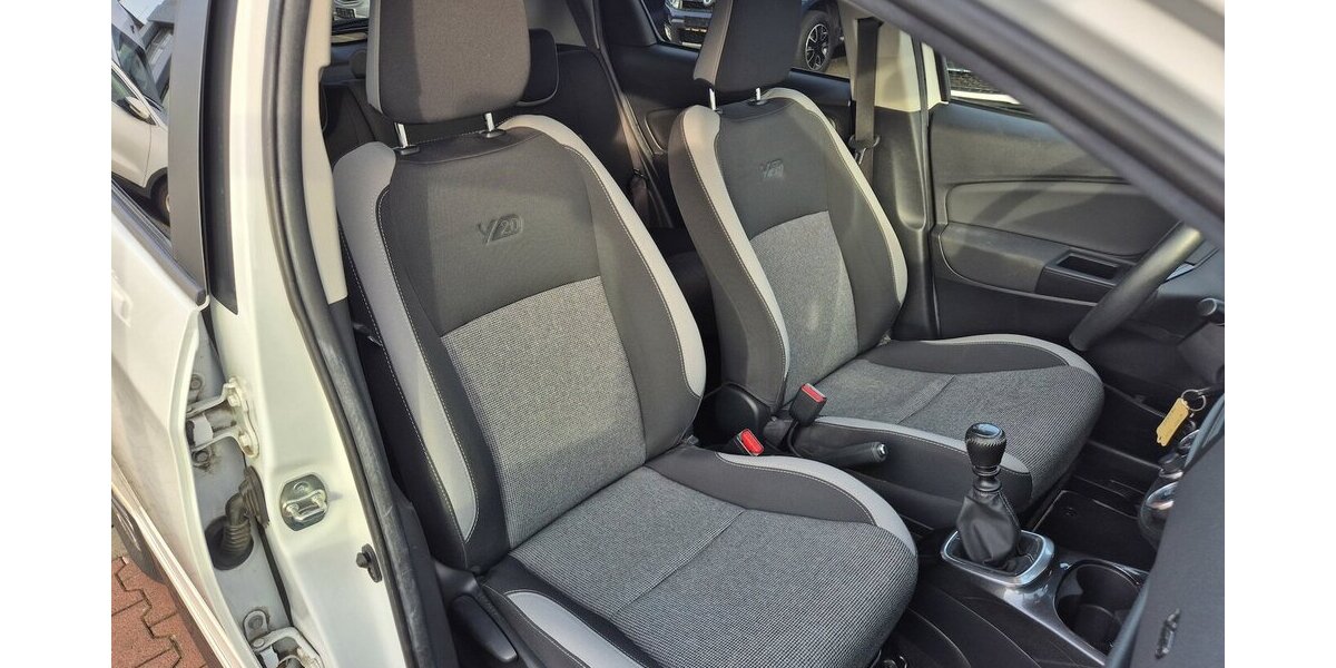 Toyota Yaris 1,5 Team D, Klima, PDC, Sitzheizung 98.400 km 10.690 &euro; Rodgau 63110