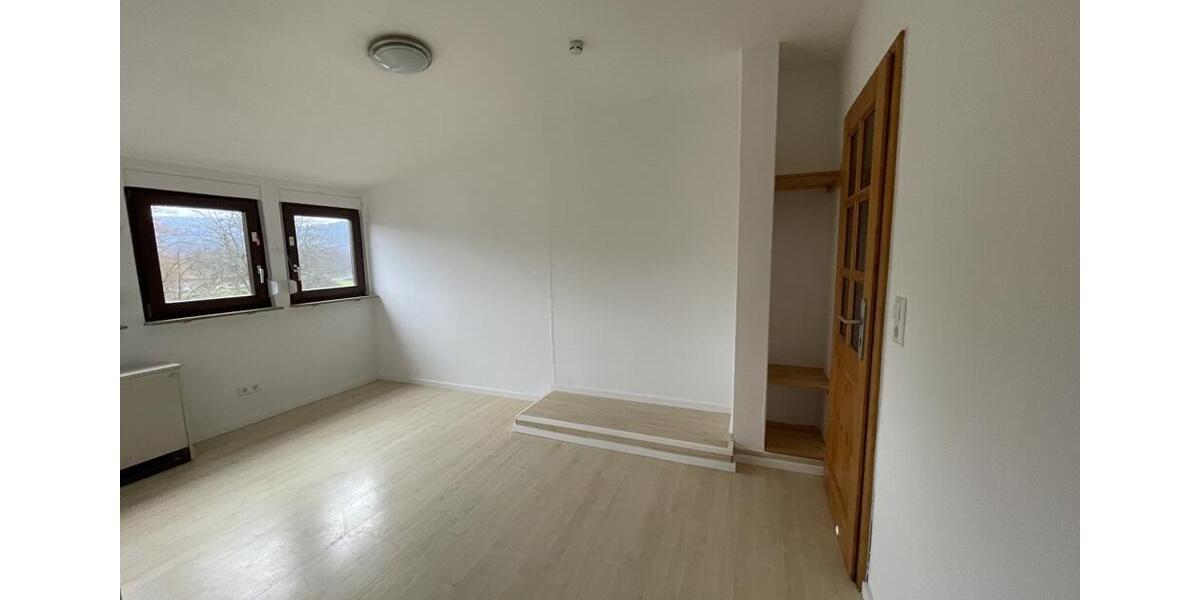 Dachgeschoßwohnung Collenberg - 3 Zimmer, 92 m&sup2;, 800&euro; | Angebot:24878751