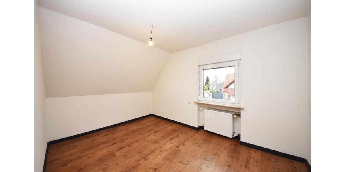 Dachgeschoßwohnung Großostheim - 4 Zimmer, 90 m&sup2;, 880&euro; | Angebot:25752512