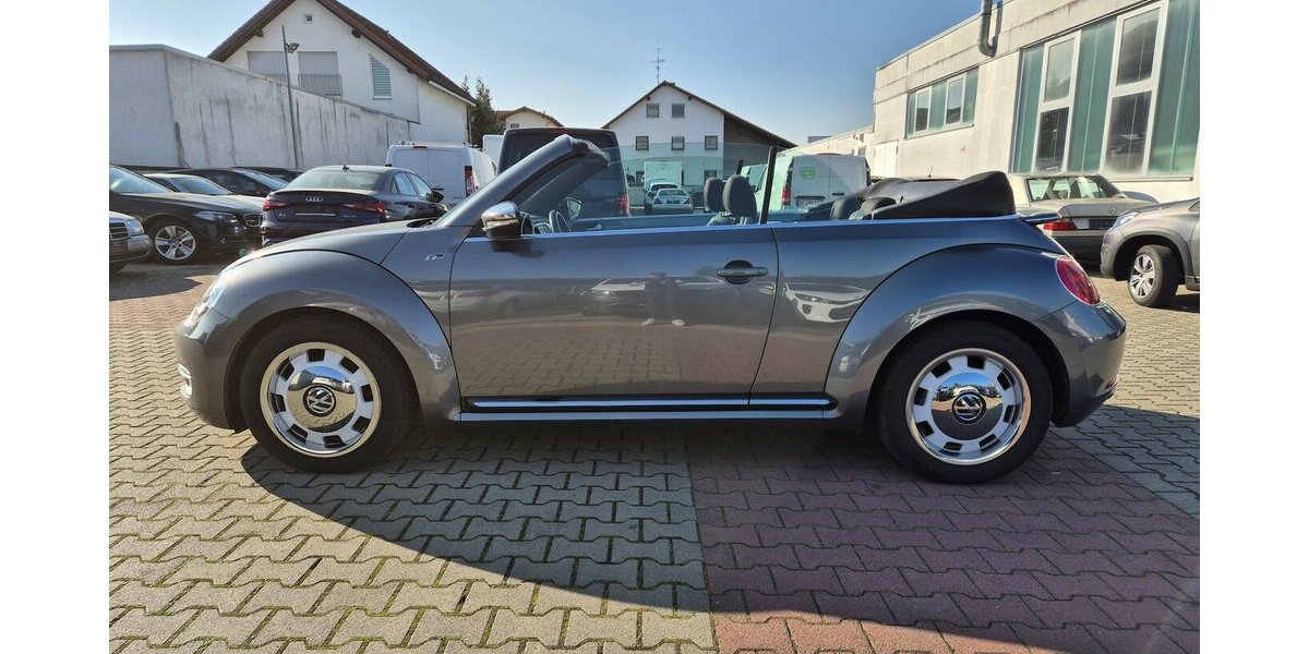 VW Beetle Sport Fender Soundsystem, Bi-Xenon, Navigat 68.122 km 16.890 &euro; Rodgau 63110