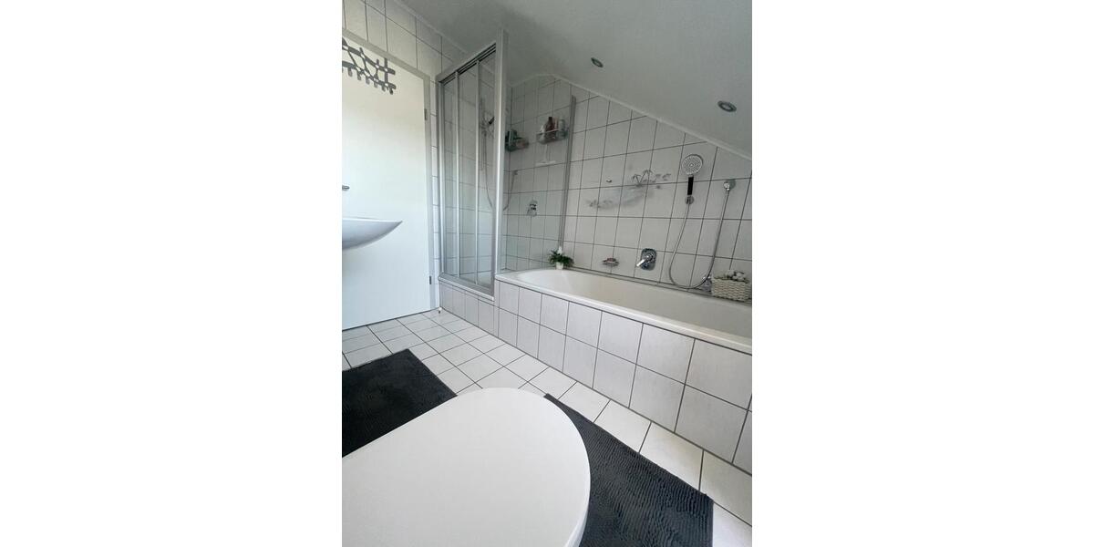 Dachgeschoßwohnung Großwallstadt - 4 Zimmer, 75 m&sup2;, 285.000&euro; | Angebot:27189798