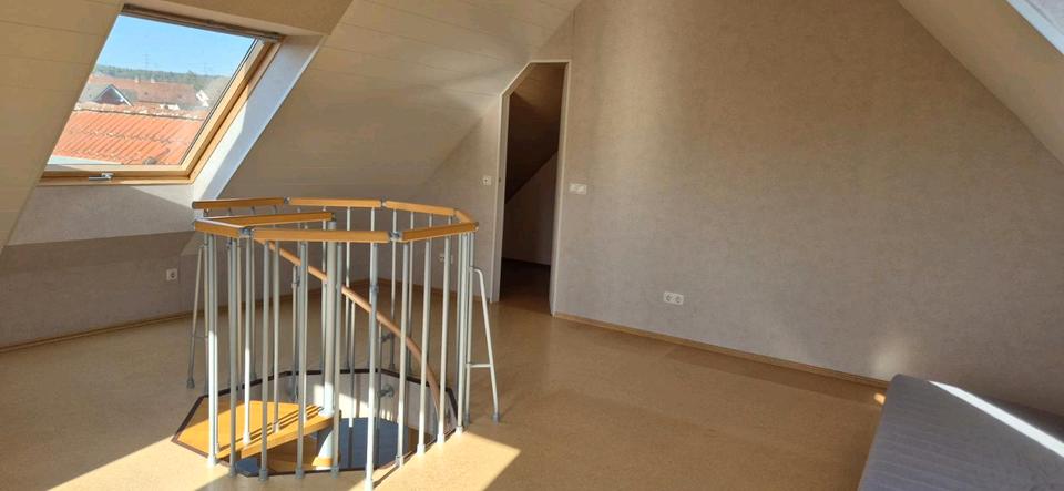 Dachgeschoßwohnung Alzenau - 3 Zimmer, 135 m&sup2;, 1.300&euro; | Angebot:25419244