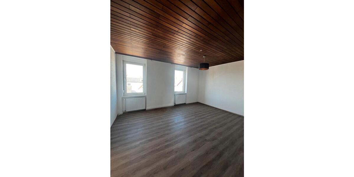 Einfamilienhaus Münster (Hessen) - 9 Zimmer, 195 m&sup2;, 2.175&euro; | Angebot:26591385