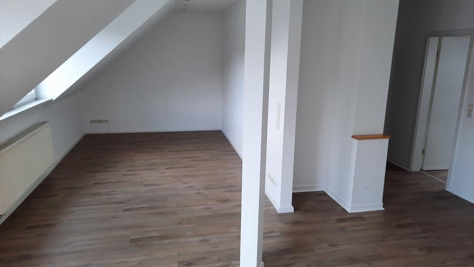 Dachgeschoßwohnung Erlenbach am Main - 3 Zimmer, 72 m&sup2;, 850&euro; | Angebot:25642023