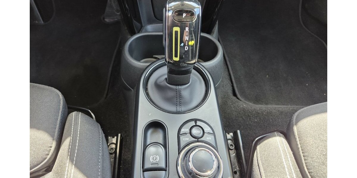 Mini Cooper SE Classic Trim Sportsitze, LED-Scheinwerfe 16.450 km 18.890 &euro; Rodgau 63110