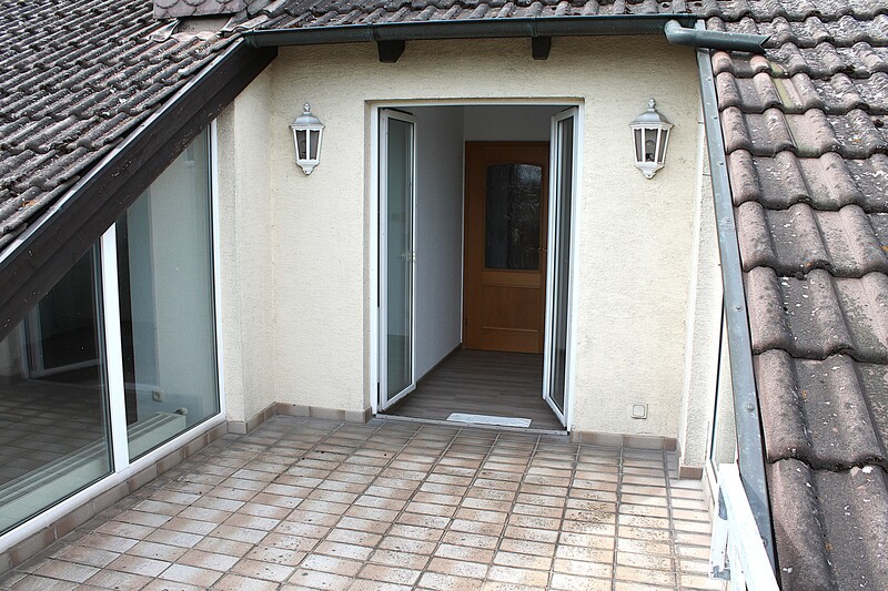 Johannesberg bei Aschaffenburg (Südhang): 2 ZKB mit Balkon zu vermieten - Dachgeschoßwohnung Johannesberg | Angebot:27079425