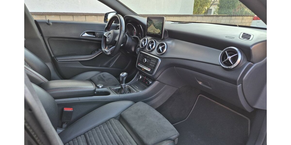 Mercedes-Benz CLA 200 Shooting Brake AMG Line Panoramadach, Rück 102.333 km 17.290 &euro; Rodgau 63110