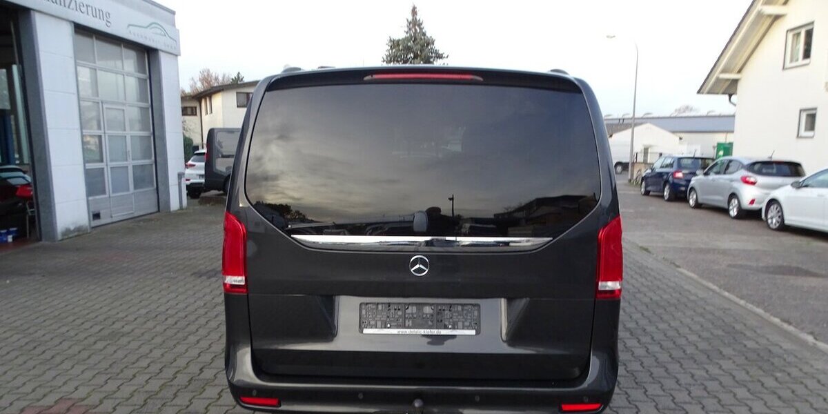 Mercedes-Benz V 300 d 4M lang AVANTGARDE EDITION AMG Line, Stand 61.360 km 56.990 &euro; Rodgau 63110