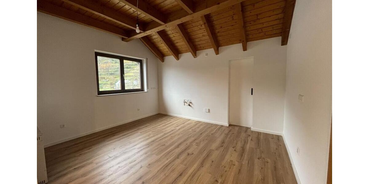 Dachgeschoßwohnung Collenberg - 3 Zimmer, 92 m&sup2;, 800&euro; | Angebot:24878751