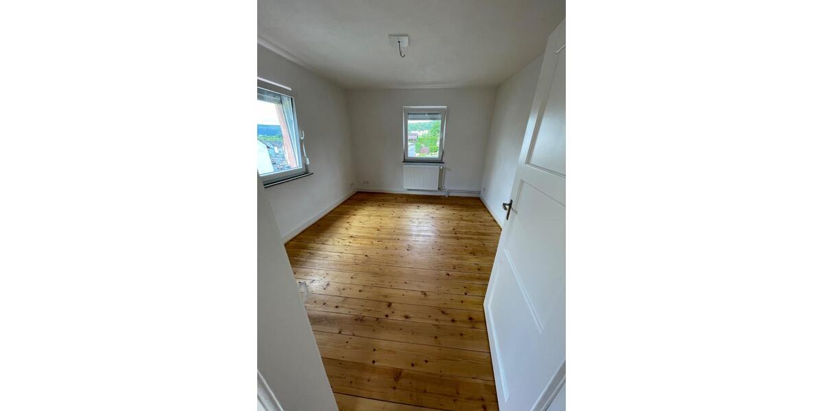 Einfamilienhaus Bürgstadt - 9 Zimmer, 170 m&sup2;, 1.500&euro; | Angebot:25293835