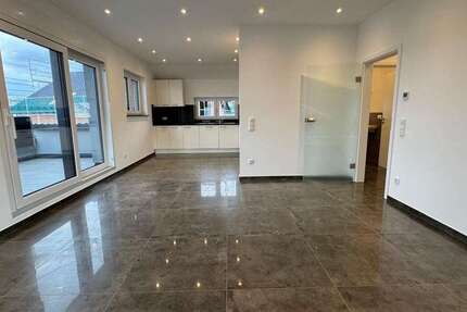 Haus Rodenbach - 9 Zimmer, 235 m&sup2;, 3.300&euro; | Angebot:27335368