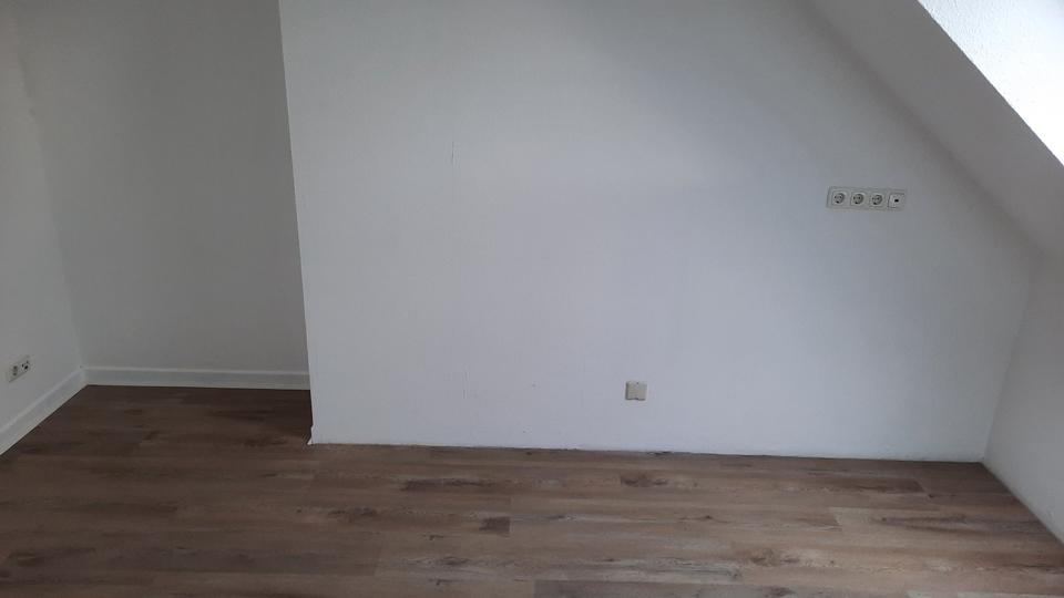 Dachgeschoßwohnung Erlenbach am Main - 3 Zimmer, 72 m&sup2;, 850&euro; | Angebot:25642023