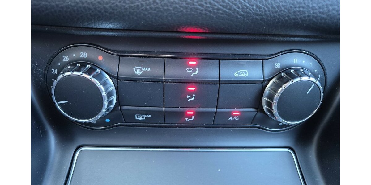 Mercedes-Benz CLA 200 Shooting Brake AMG Line Panoramadach, Rück 102.333 km 17.290 &euro; Rodgau 63110