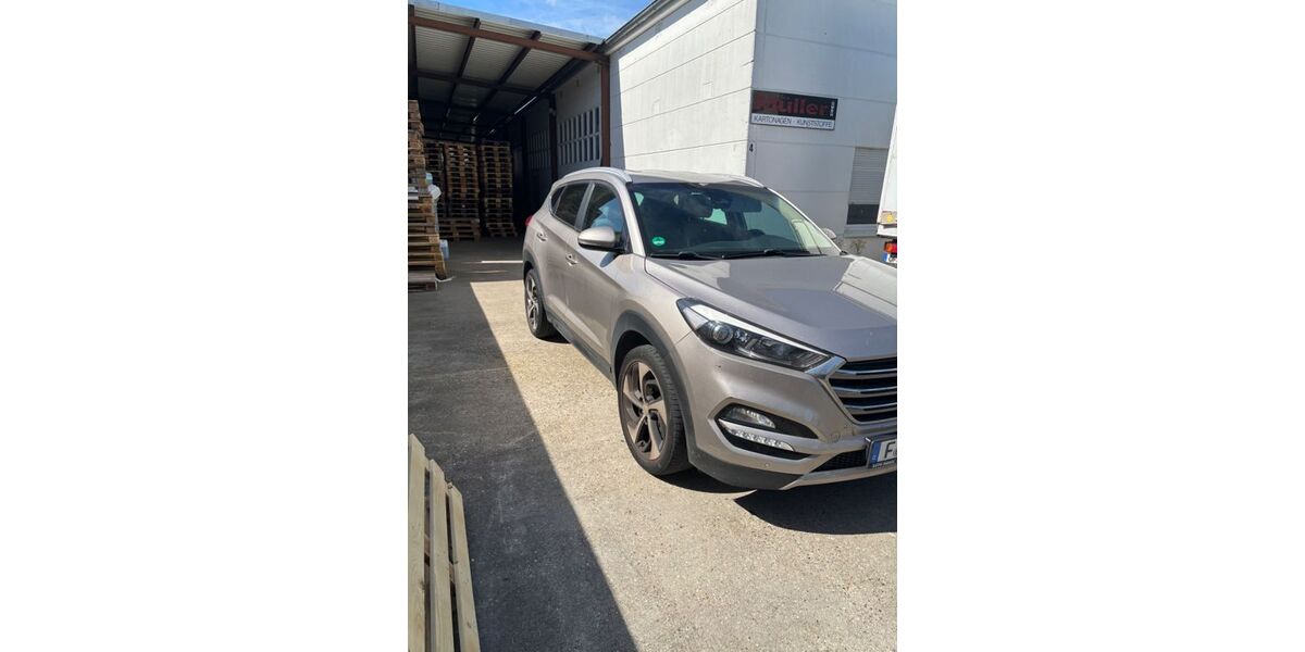 Hyundai TUCSON 244.000 km 11.300 &euro; Dietzenbach 63128