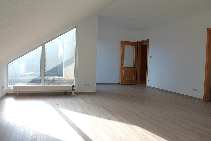 Johannesberg bei Aschaffenburg (Südhang): 2 ZKB mit Balkon zu vermieten - Dachgeschoßwohnung Johannesberg | Angebot:27079425