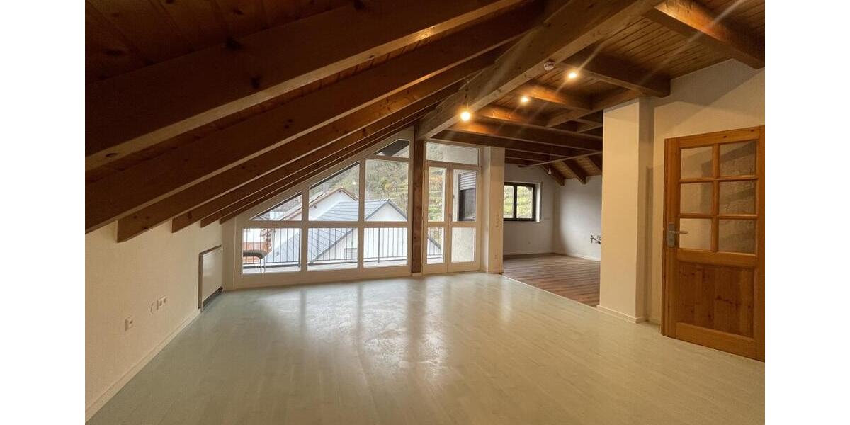 Dachgeschoßwohnung Collenberg - 3 Zimmer, 92 m&sup2;, 800&euro; | Angebot:24878751