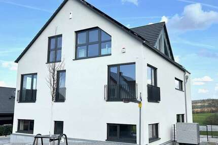 Haus Großostheim - 7 Zimmer, 308 m&sup2;, 3.900&euro; | Angebot:25840657