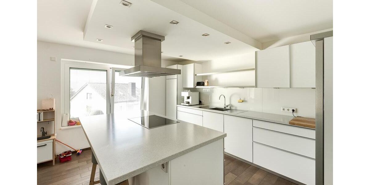 Einfamilienhaus Bürgstadt - 8 Zimmer, 326 m&sup2;, 2.750&euro; | Angebot:25751695