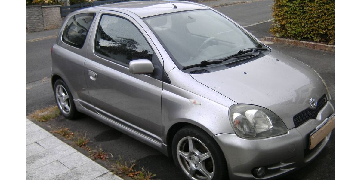 Toyota Yaris 208.000 km 2.490 &euro; Aschaffenburg 63743
