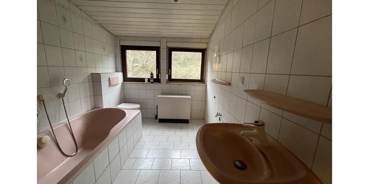 Dachgeschoßwohnung Collenberg - 3 Zimmer, 92 m&sup2;, 800&euro; | Angebot:24878751
