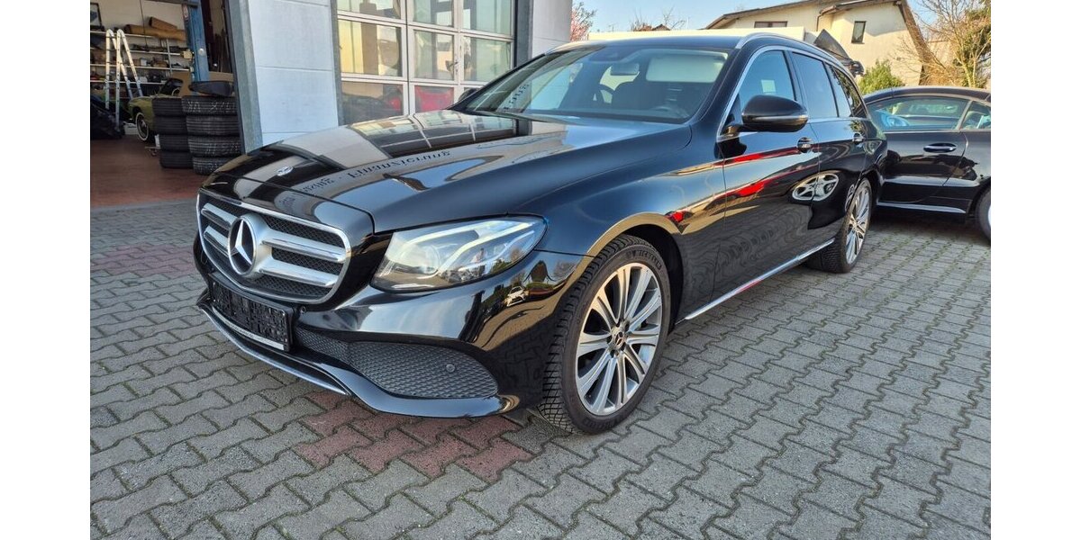 Mercedes-Benz E 400 d T 4M Standheizung, Rückfahrkamera, AHK, Co 200.000 km 19.490 &euro; Rodgau 63110