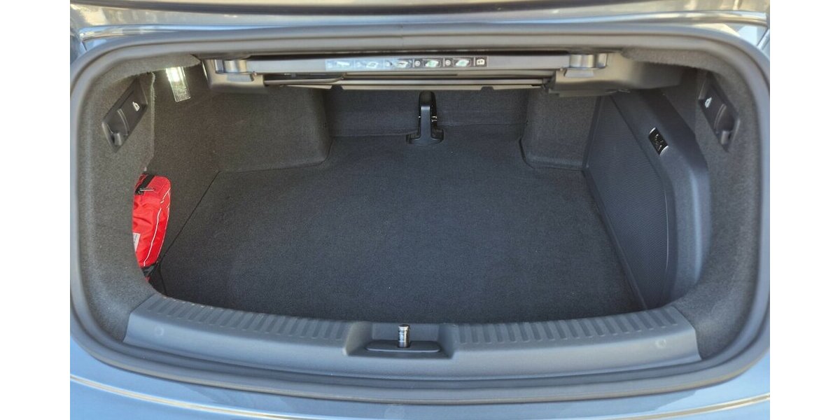 VW Beetle Sport Fender Soundsystem, Bi-Xenon, Navigat 68.122 km 16.890 &euro; Rodgau 63110