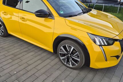 Peugeot 208 59.999 km 15.499 &euro; Mömlingen 63853