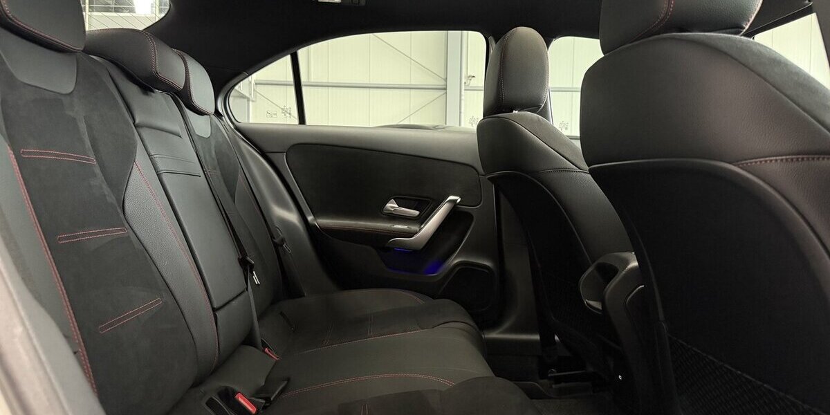 Mercedes-Benz A 250 4M Limousine AMG DISTRON.-AHK-PANO-KEYLESS 9.745 km 38.499 &euro; Groß-Umstadt 64823